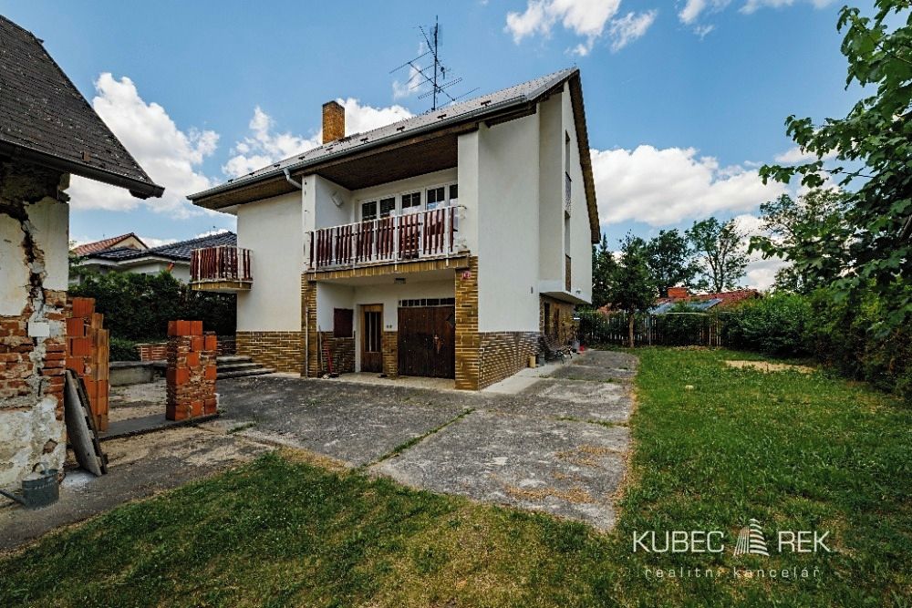 Prodej rodinného domu 330 m², pozemek 1002 m²